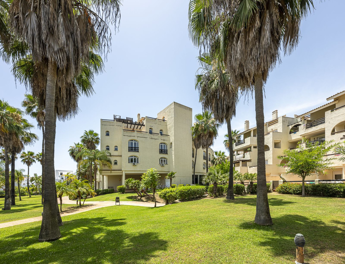 36 Bed Commercial unit for sale in El Paraiso Costa Del Sol, Málaga, Spain