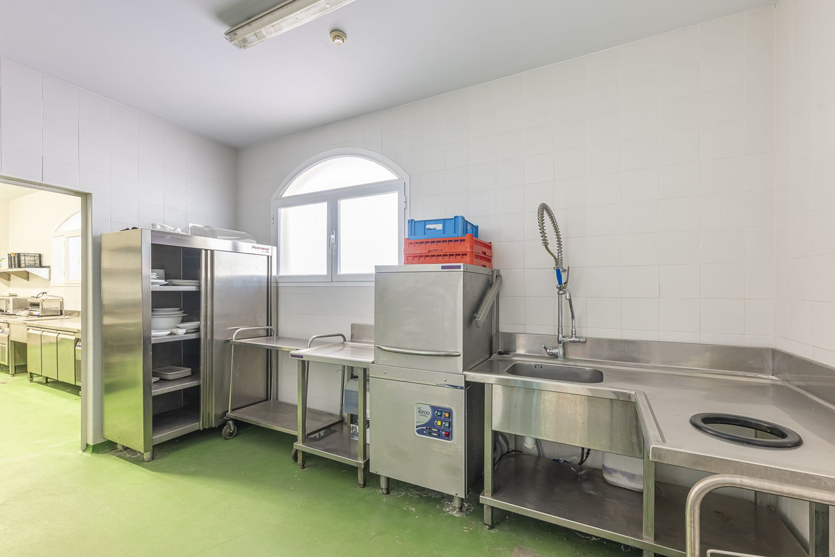 36 Bed Commercial unit for sale in El Paraiso Costa Del Sol, Málaga, Spain