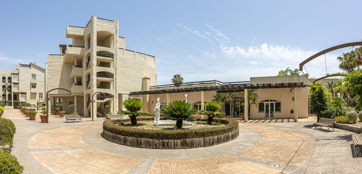 36 Bed Commercial unit for sale in El Paraiso Costa Del Sol, Málaga, Spain