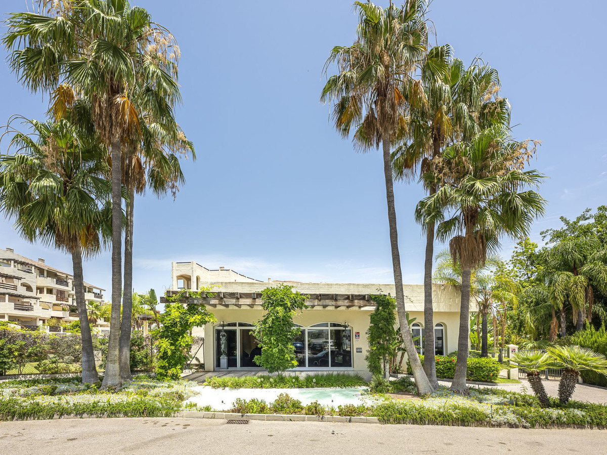 36 Bed Commercial unit for sale in El Paraiso Costa Del Sol, Málaga, Spain