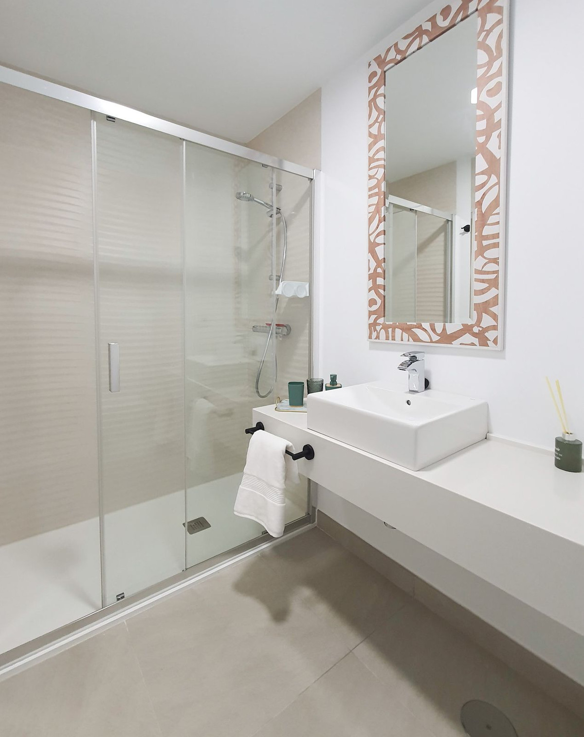 2 Bed Apartment for sale in Estepona Costa Del Sol, Málaga, Spain
