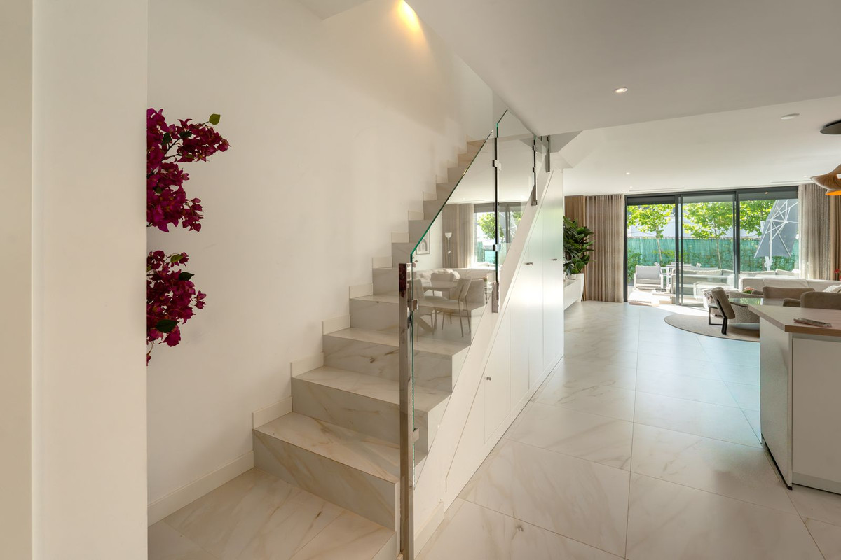 4 Bed Townhouse for sale in Selwo Costa Del Sol, Málaga, Spain