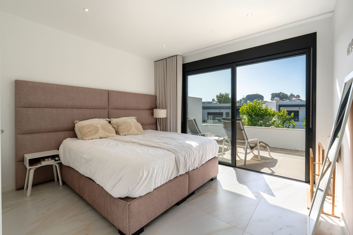 4 Bed Townhouse for sale in Selwo Costa Del Sol, Málaga, Spain