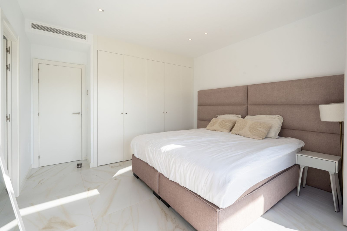 4 Bed Townhouse for sale in Selwo Costa Del Sol, Málaga, Spain