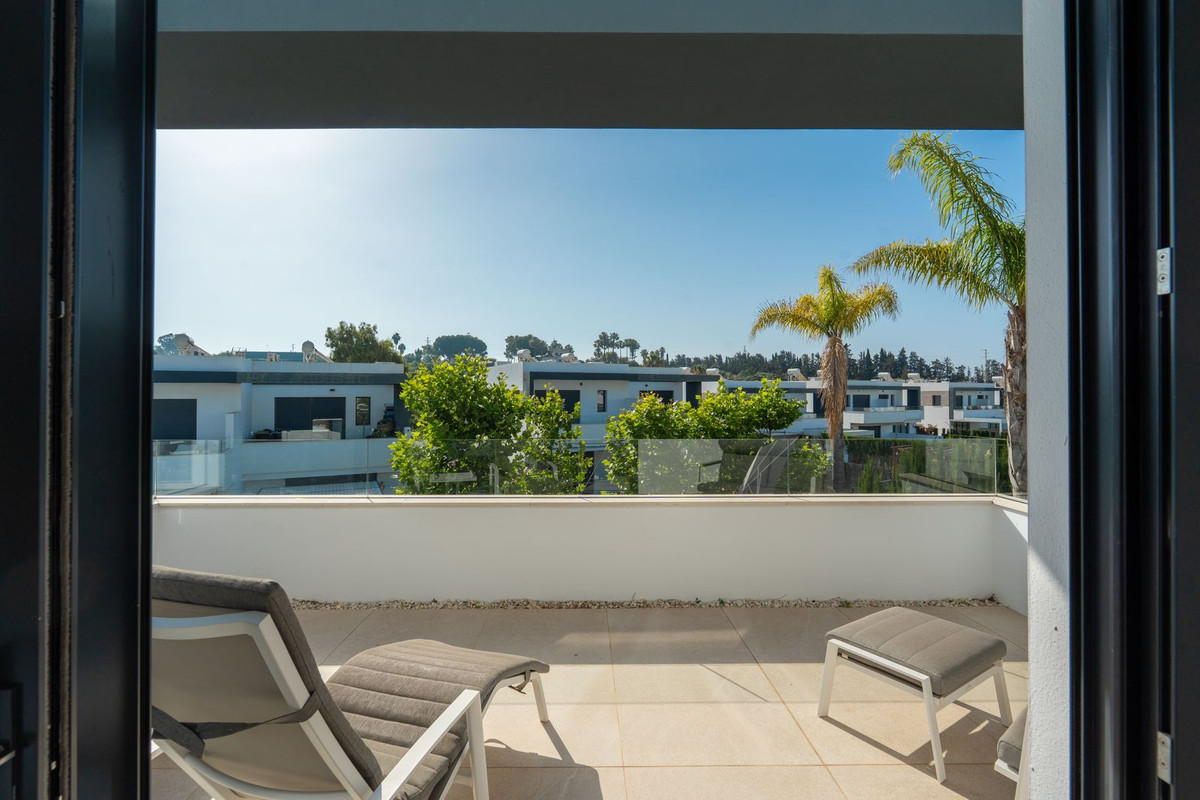 4 Bed Townhouse for sale in Selwo Costa Del Sol, Málaga, Spain