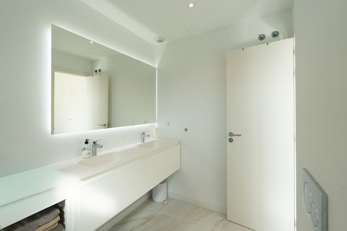 4 Bed Townhouse for sale in Selwo Costa Del Sol, Málaga, Spain