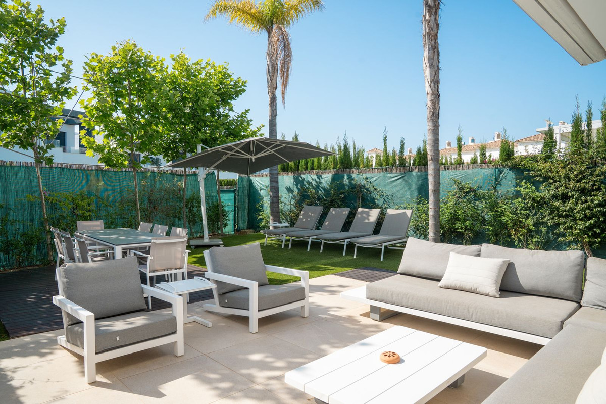 4 Bed Townhouse for sale in Selwo Costa Del Sol, Málaga, Spain