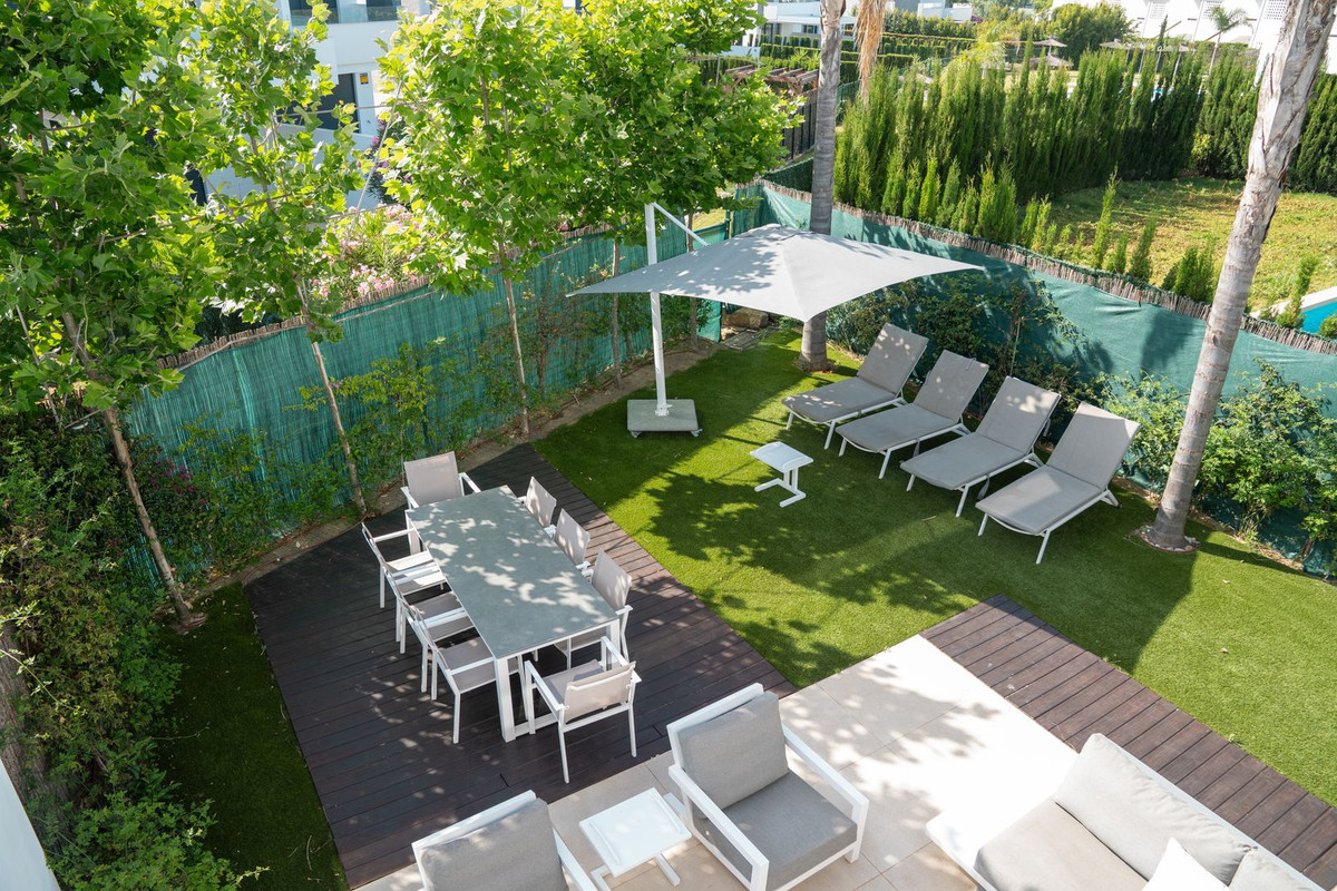 4 Bed Townhouse for sale in Selwo Costa Del Sol, Málaga, Spain
