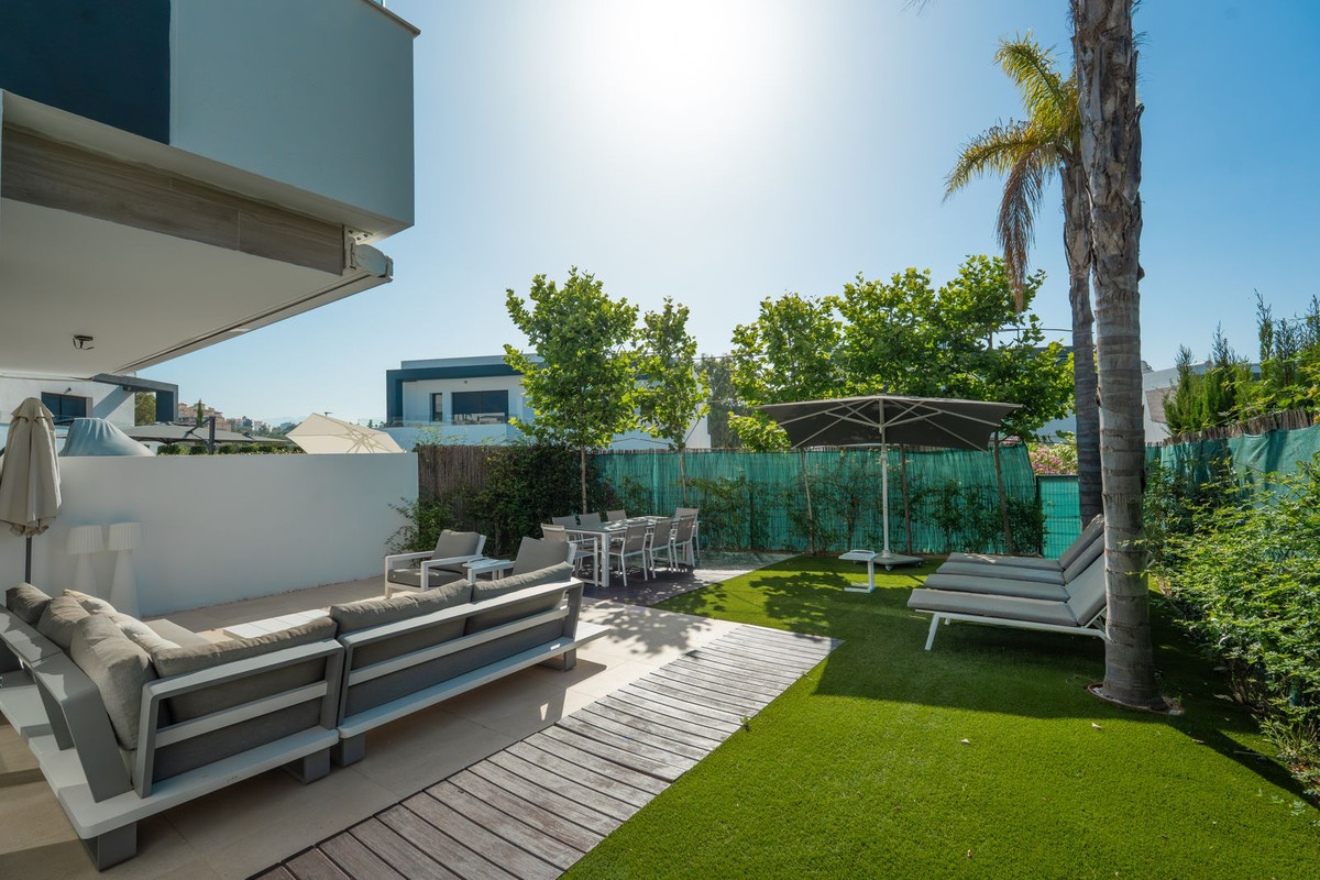 4 Bed Townhouse for sale in Selwo Costa Del Sol, Málaga, Spain