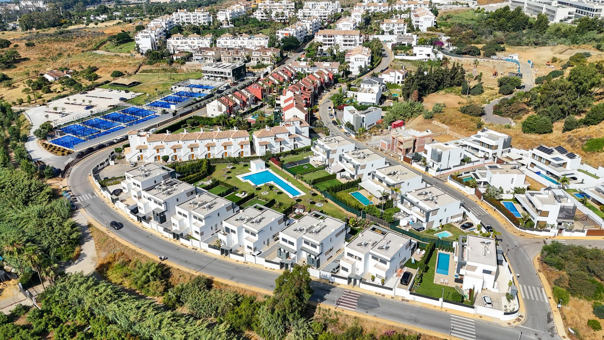 4 Bed Townhouse for sale in Selwo Costa Del Sol, Málaga, Spain