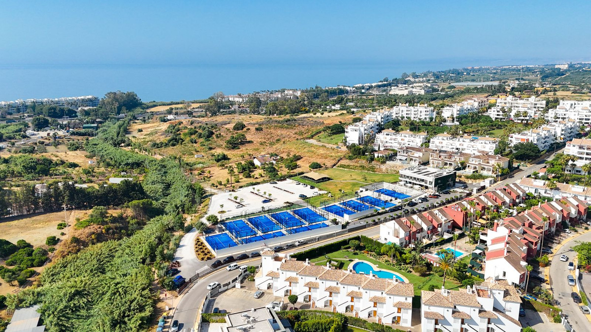 4 Bed Townhouse for sale in Selwo Costa Del Sol, Málaga, Spain