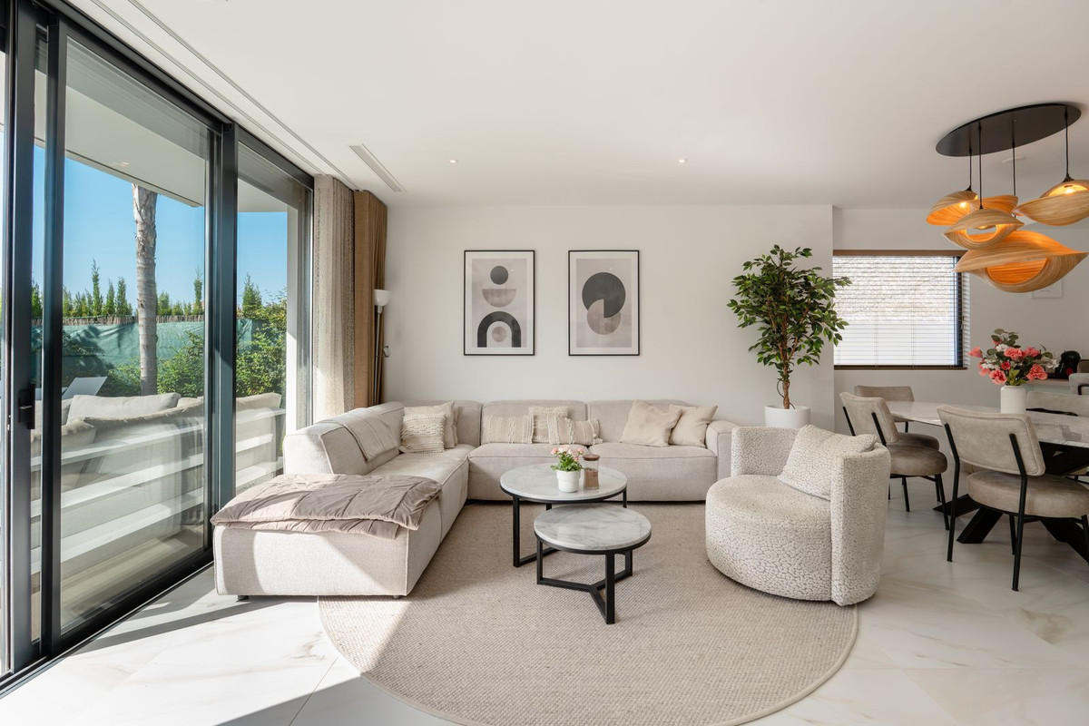 4 Bed Townhouse for sale in Selwo Costa Del Sol, Málaga, Spain