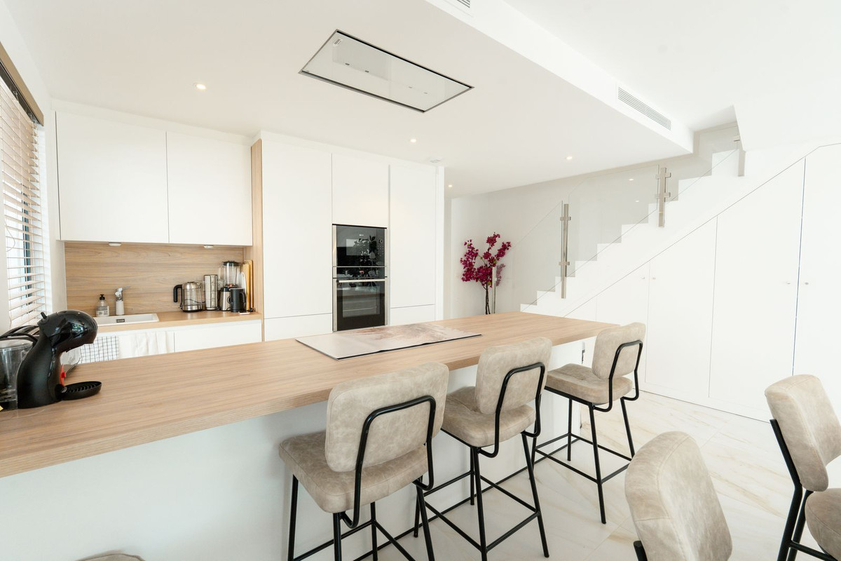 4 Bed Townhouse for sale in Selwo Costa Del Sol, Málaga, Spain
