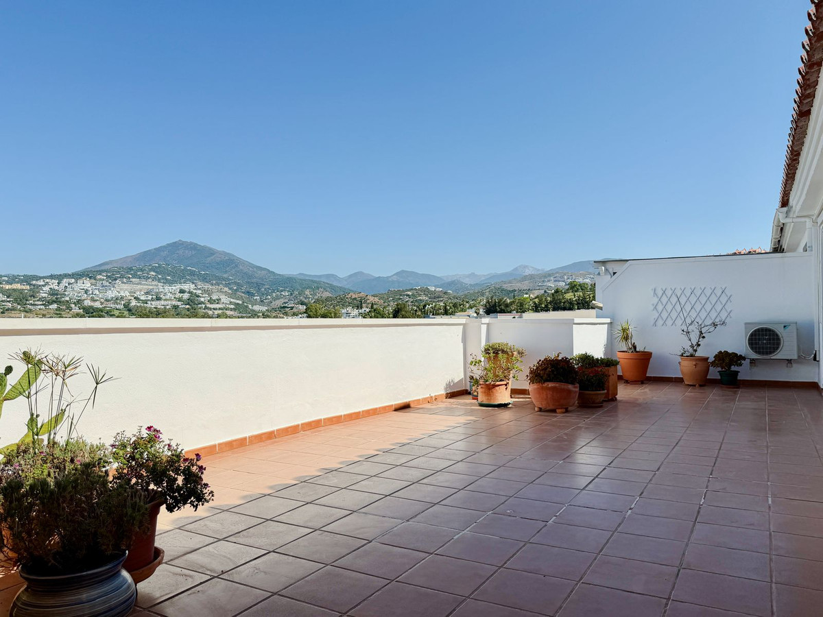 3 Bed Apartment for sale in La Campana Costa Del Sol, Málaga, Spain