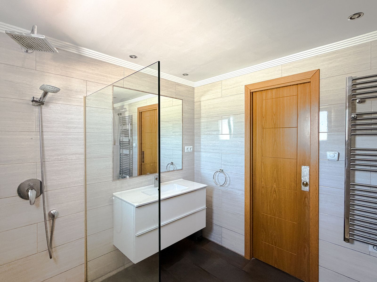 3 Bed Apartment for sale in La Campana Costa Del Sol, Málaga, Spain