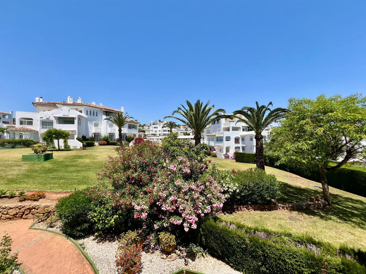 2 Bed Apartment for sale in Elviria Costa Del Sol, Málaga, Spain