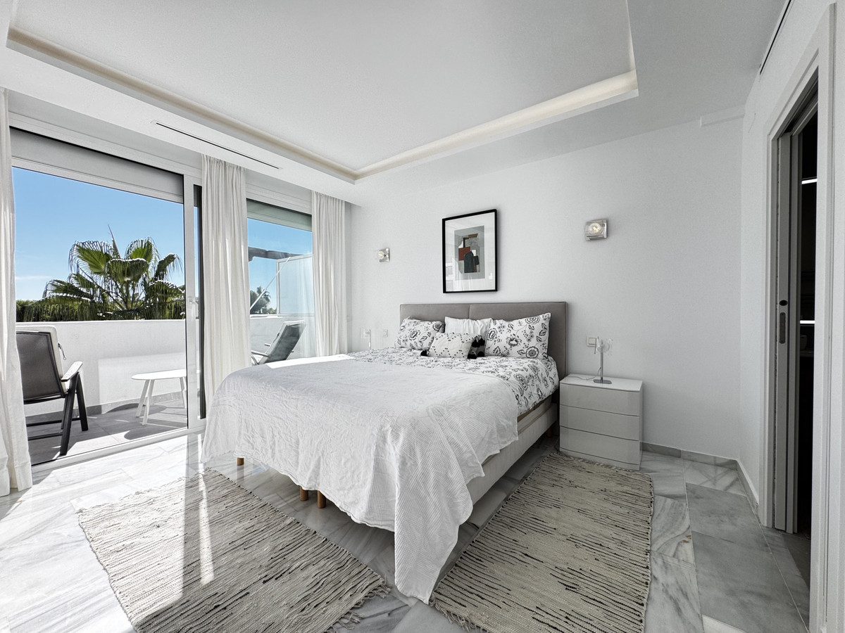 4 Bed Apartment for sale in Puerto Banús Costa Del Sol, Málaga, Spain