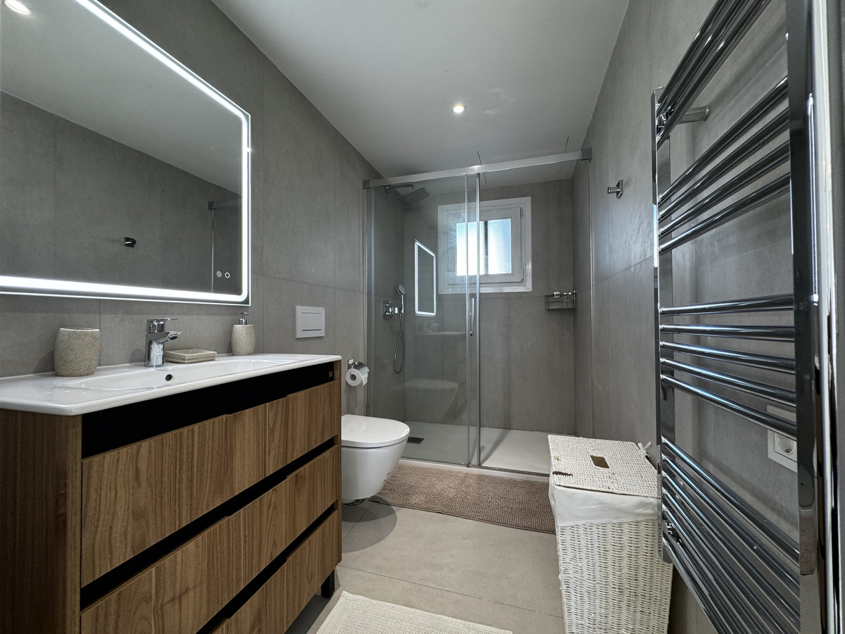 4 Bed Apartment for sale in Puerto Banús Costa Del Sol, Málaga, Spain