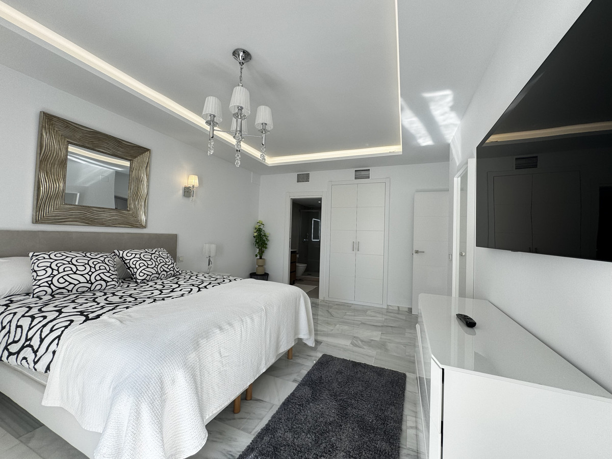 4 Bed Apartment for sale in Puerto Banús Costa Del Sol, Málaga, Spain