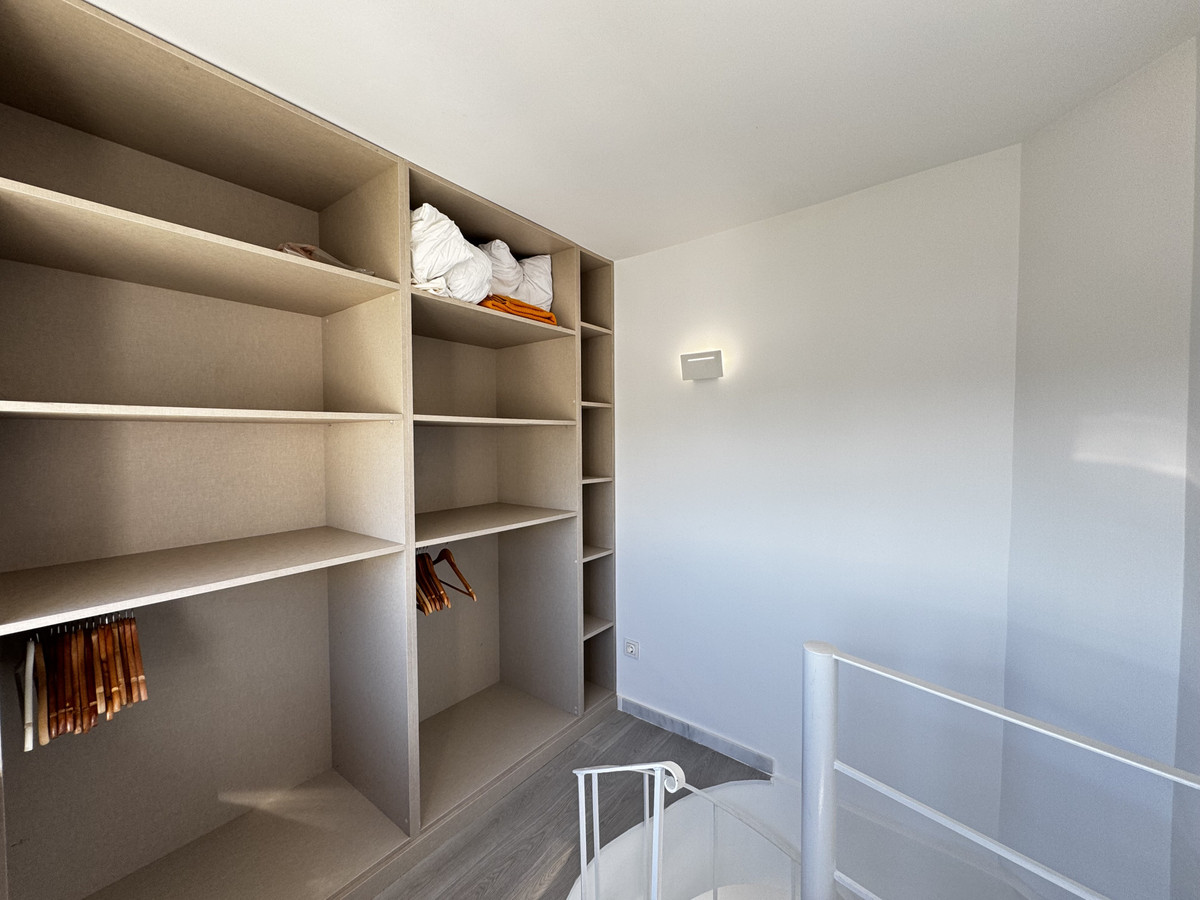4 Bed Apartment for sale in Puerto Banús Costa Del Sol, Málaga, Spain