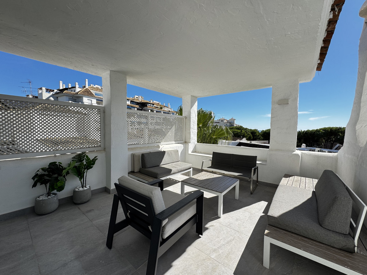 4 Bed Apartment for sale in Puerto Banús Costa Del Sol, Málaga, Spain