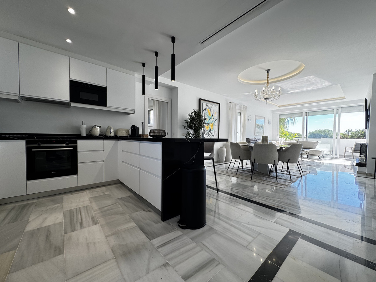 4 Bed Apartment for sale in Puerto Banús Costa Del Sol, Málaga, Spain
