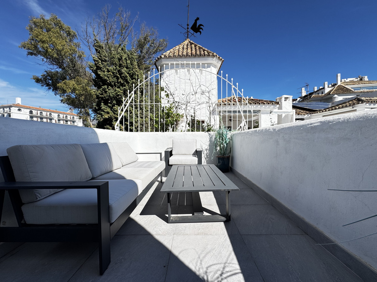4 Bed Apartment for sale in Puerto Banús Costa Del Sol, Málaga, Spain