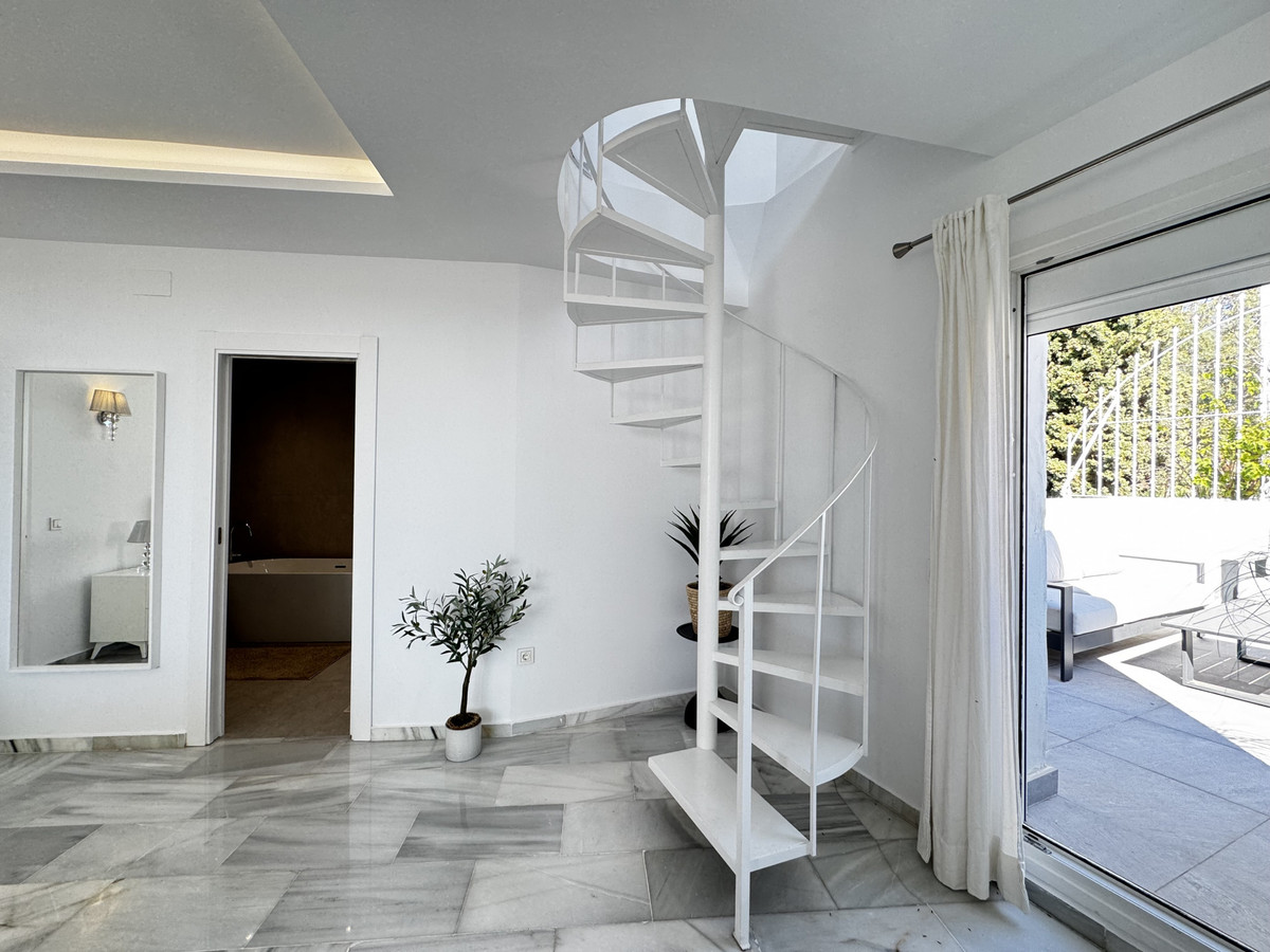 4 Bed Apartment for sale in Puerto Banús Costa Del Sol, Málaga, Spain