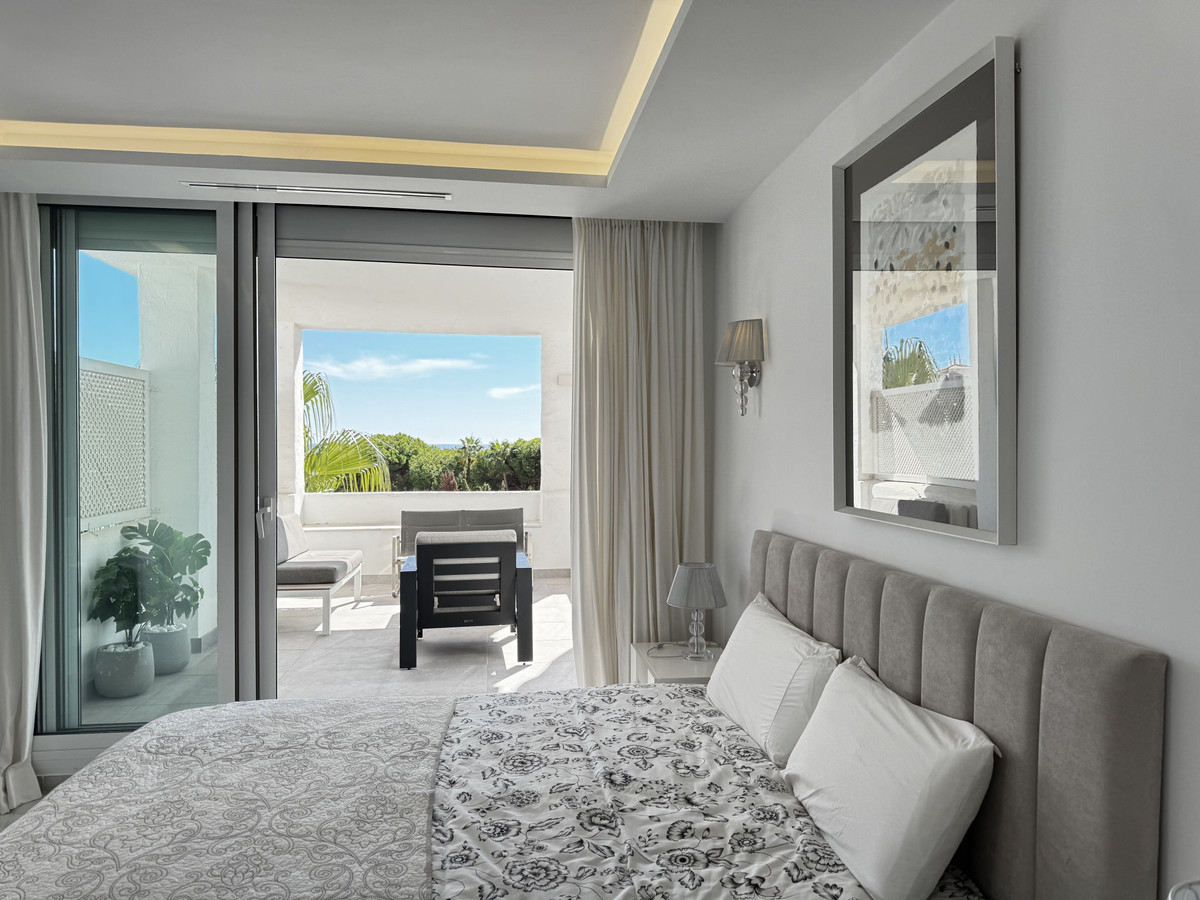 4 Bed Apartment for sale in Puerto Banús Costa Del Sol, Málaga, Spain