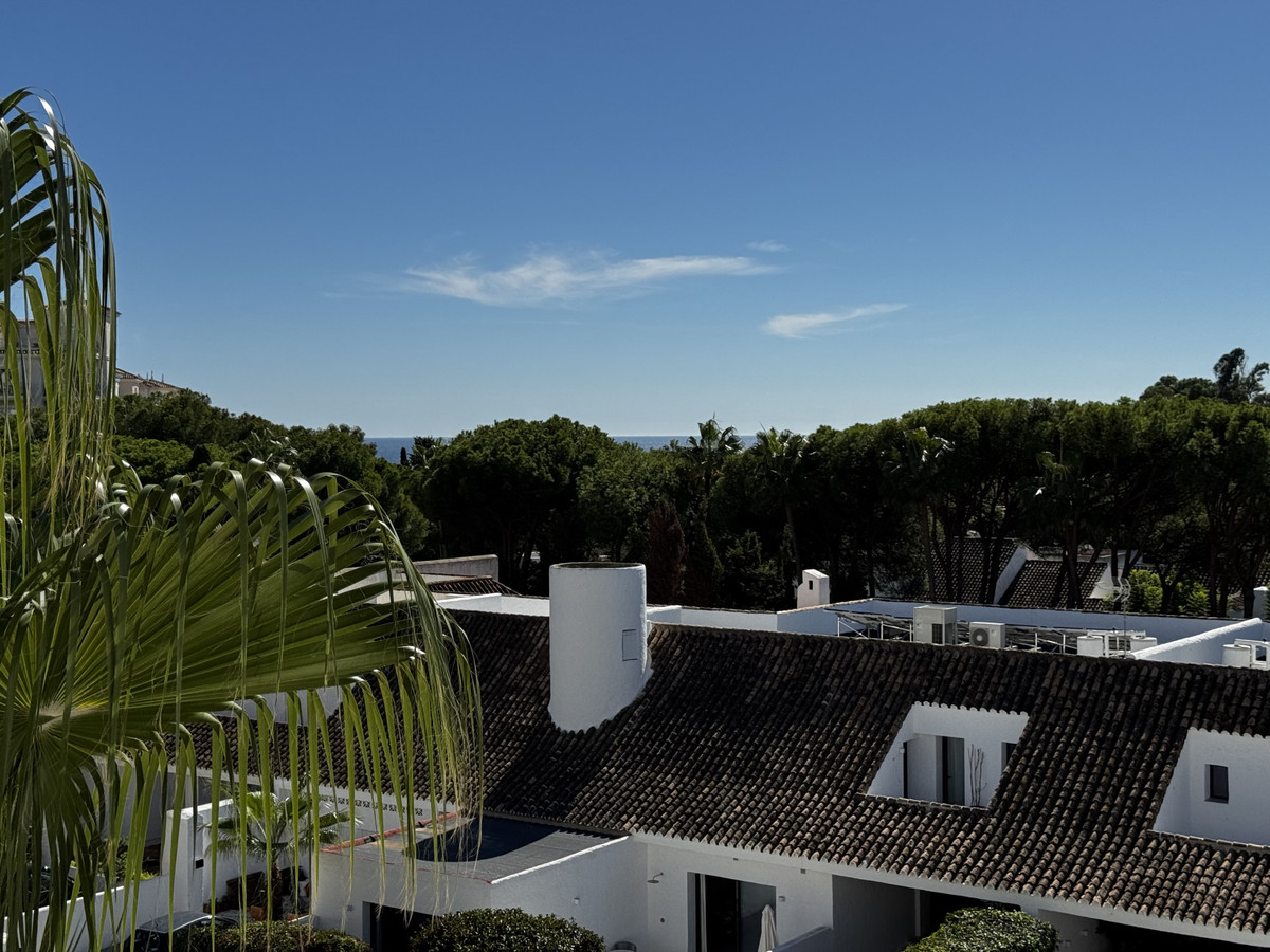 4 Bed Apartment for sale in Puerto Banús Costa Del Sol, Málaga, Spain
