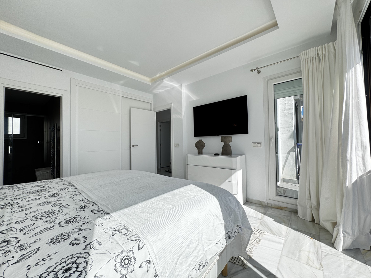 4 Bed Apartment for sale in Puerto Banús Costa Del Sol, Málaga, Spain