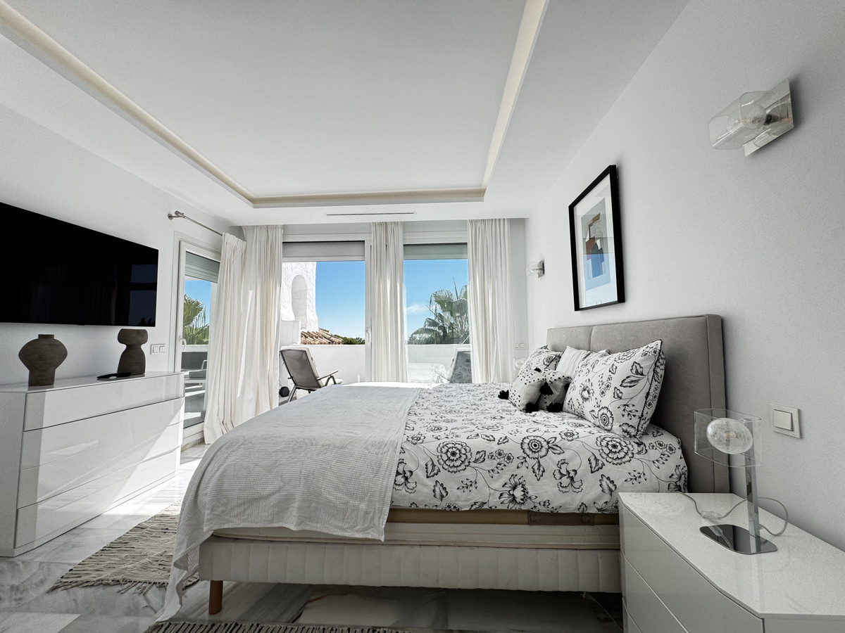4 Bed Apartment for sale in Puerto Banús Costa Del Sol, Málaga, Spain