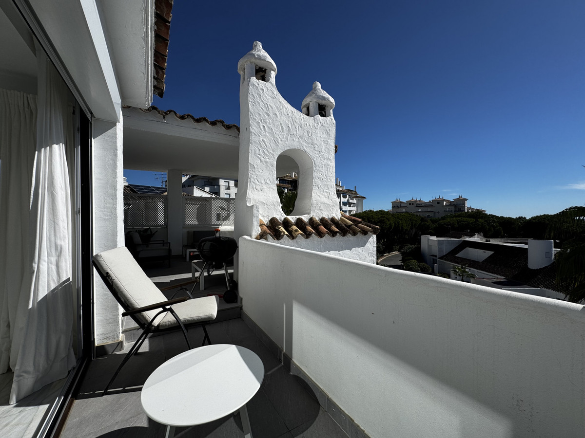 4 Bed Apartment for sale in Puerto Banús Costa Del Sol, Málaga, Spain