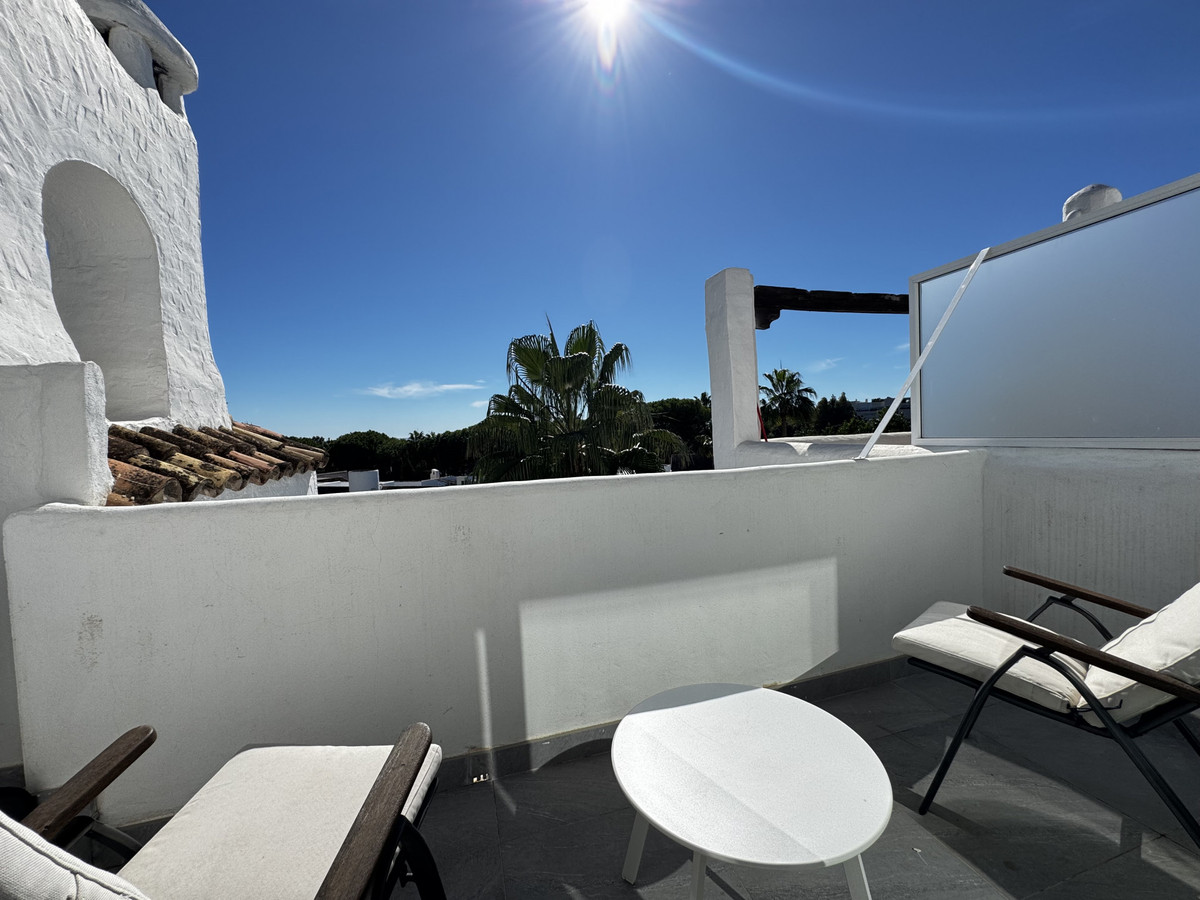 4 Bed Apartment for sale in Puerto Banús Costa Del Sol, Málaga, Spain