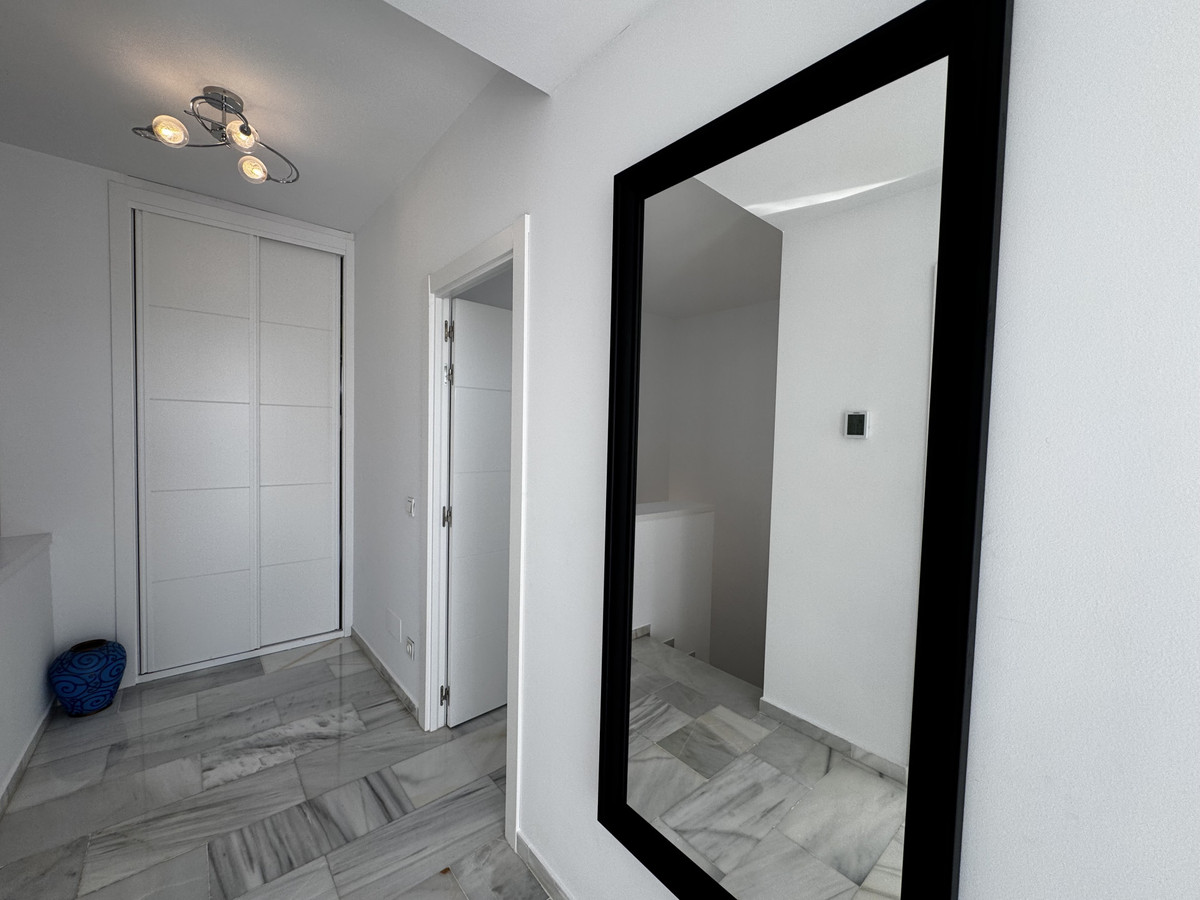 4 Bed Apartment for sale in Puerto Banús Costa Del Sol, Málaga, Spain