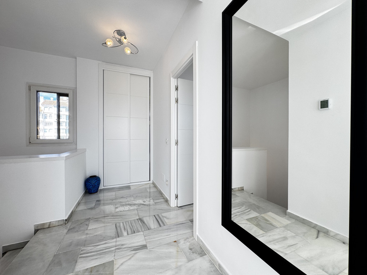 4 Bed Apartment for sale in Puerto Banús Costa Del Sol, Málaga, Spain