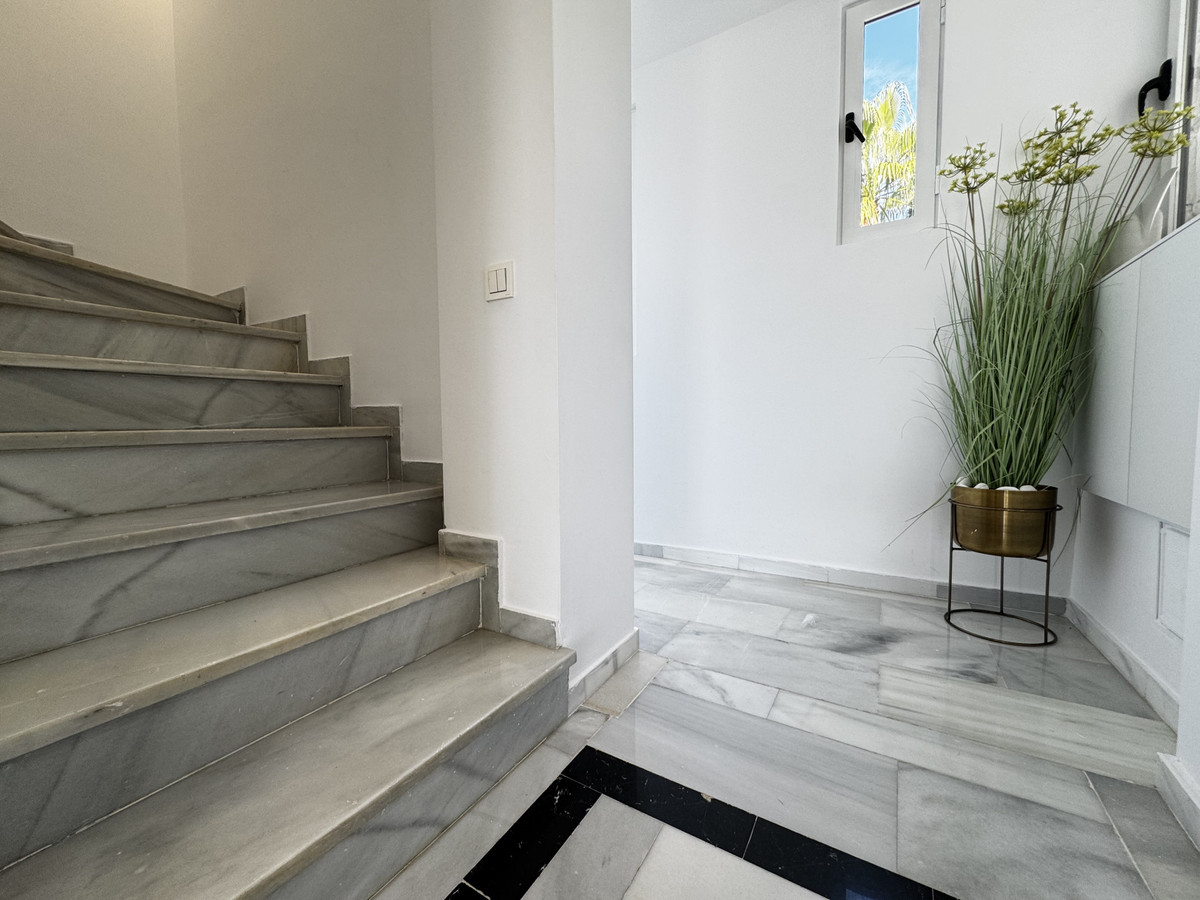 4 Bed Apartment for sale in Puerto Banús Costa Del Sol, Málaga, Spain