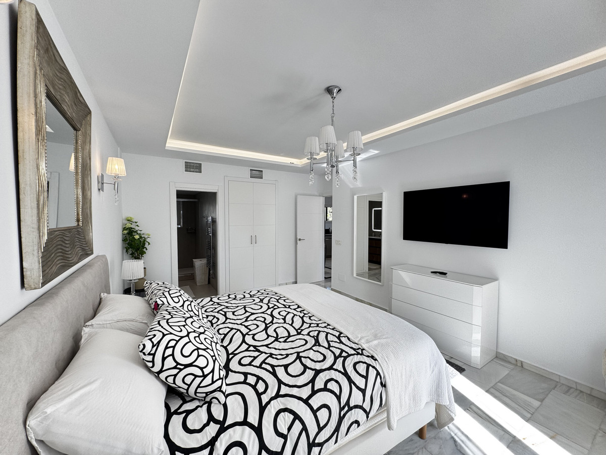 4 Bed Apartment for sale in Puerto Banús Costa Del Sol, Málaga, Spain