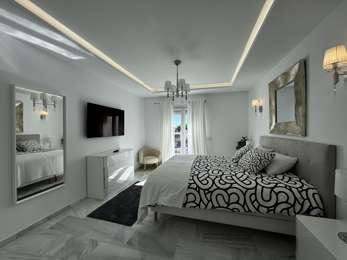 4 Bed Apartment for sale in Puerto Banús Costa Del Sol, Málaga, Spain