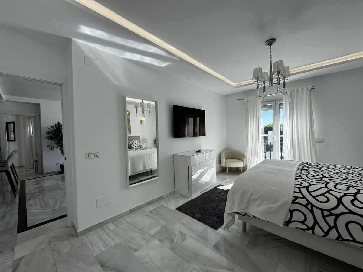 4 Bed Apartment for sale in Puerto Banús Costa Del Sol, Málaga, Spain