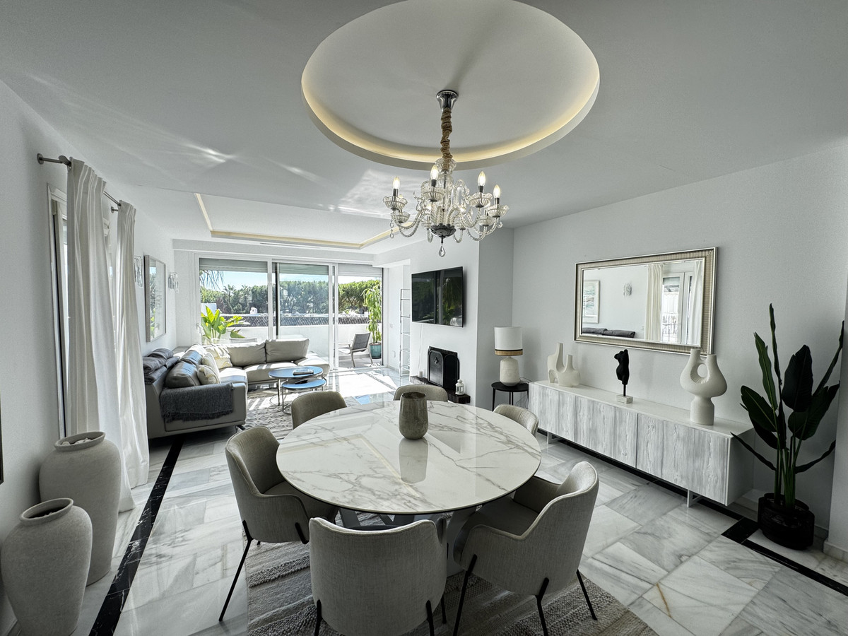 4 Bed Apartment for sale in Puerto Banús Costa Del Sol, Málaga, Spain