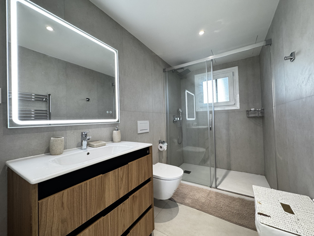 4 Bed Apartment for sale in Puerto Banús Costa Del Sol, Málaga, Spain