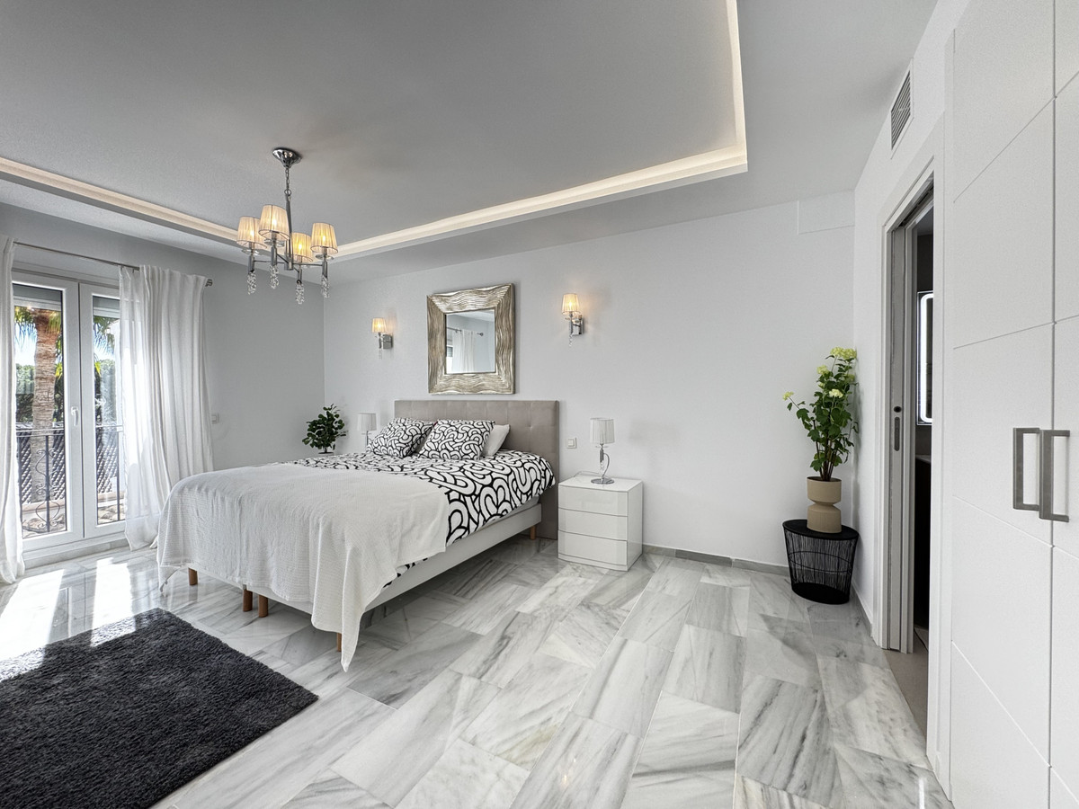 4 Bed Apartment for sale in Puerto Banús Costa Del Sol, Málaga, Spain