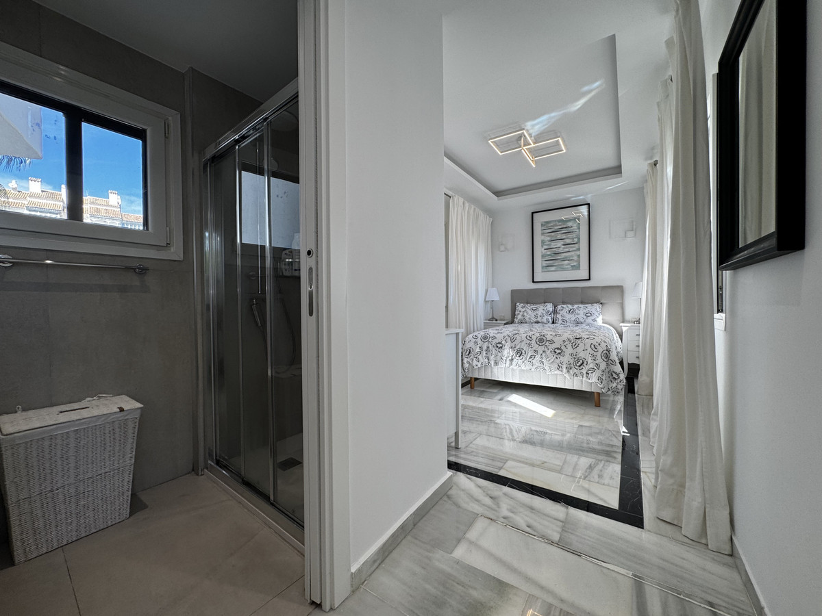 4 Bed Apartment for sale in Puerto Banús Costa Del Sol, Málaga, Spain