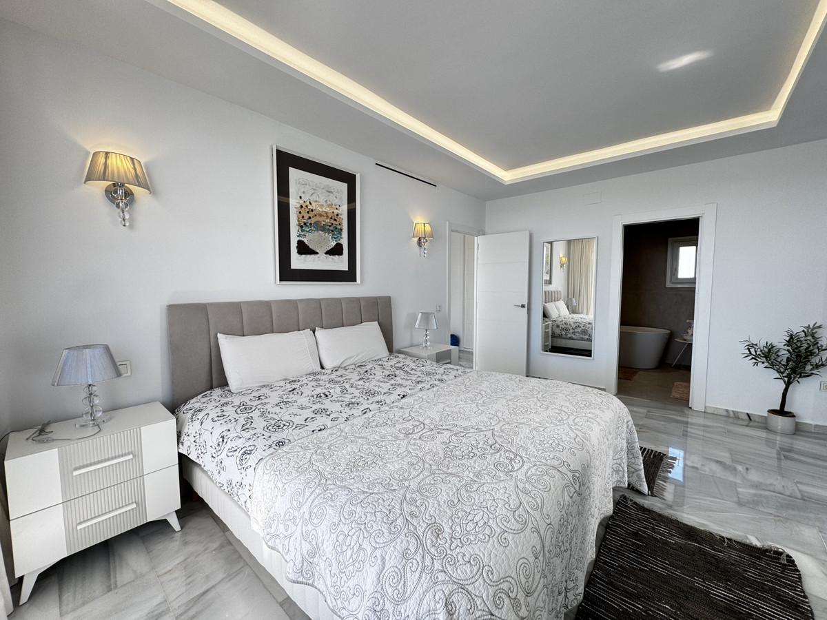 4 Bed Apartment for sale in Puerto Banús Costa Del Sol, Málaga, Spain