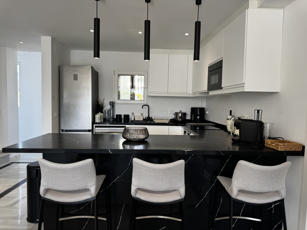4 Bed Apartment for sale in Puerto Banús Costa Del Sol, Málaga, Spain