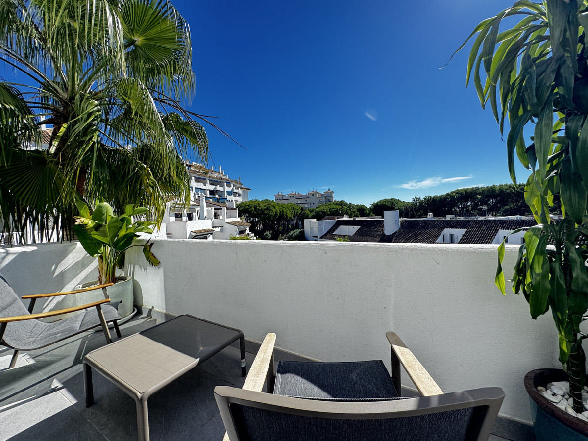 4 Bed Apartment for sale in Puerto Banús Costa Del Sol, Málaga, Spain