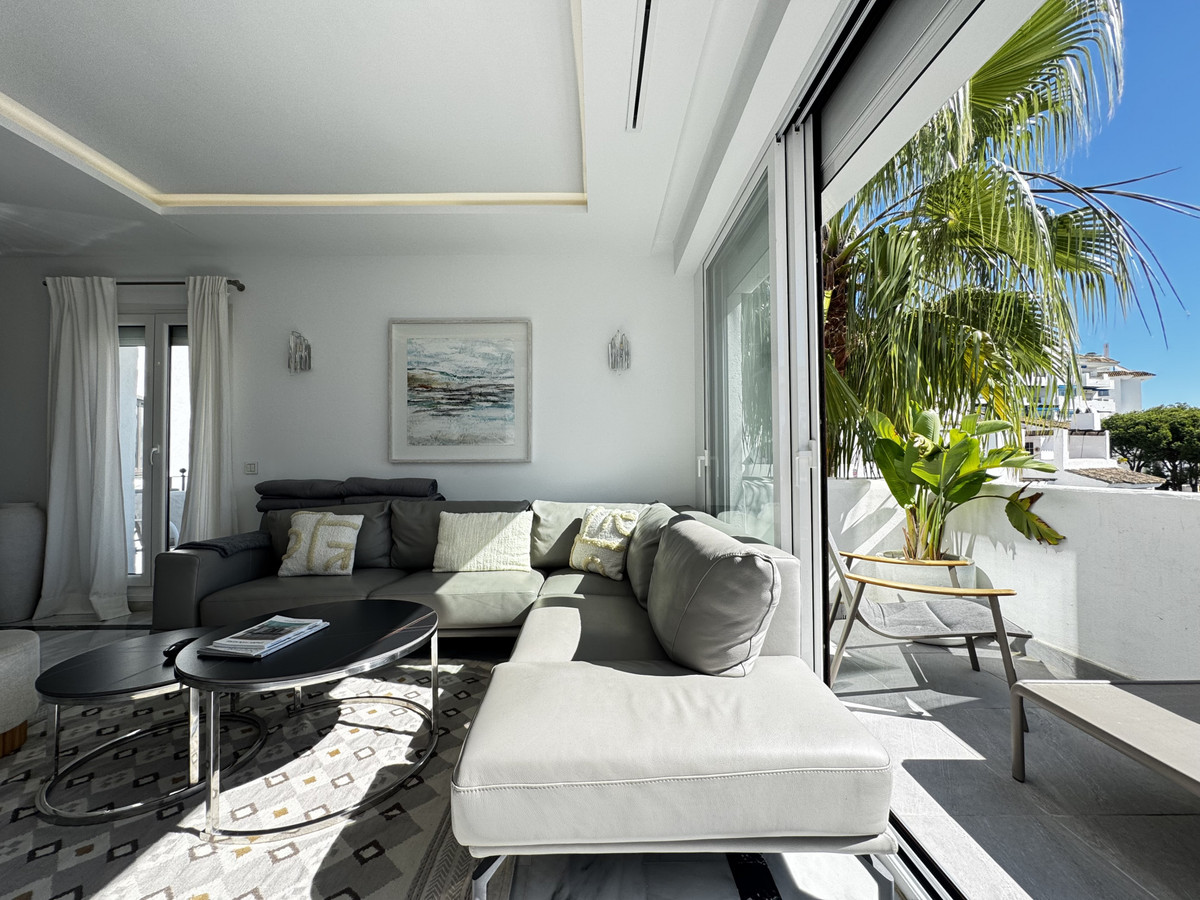 4 Bed Apartment for sale in Puerto Banús Costa Del Sol, Málaga, Spain