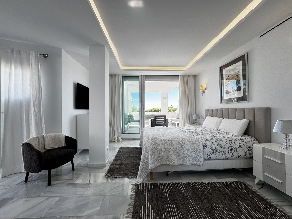 4 Bed Apartment for sale in Puerto Banús Costa Del Sol, Málaga, Spain