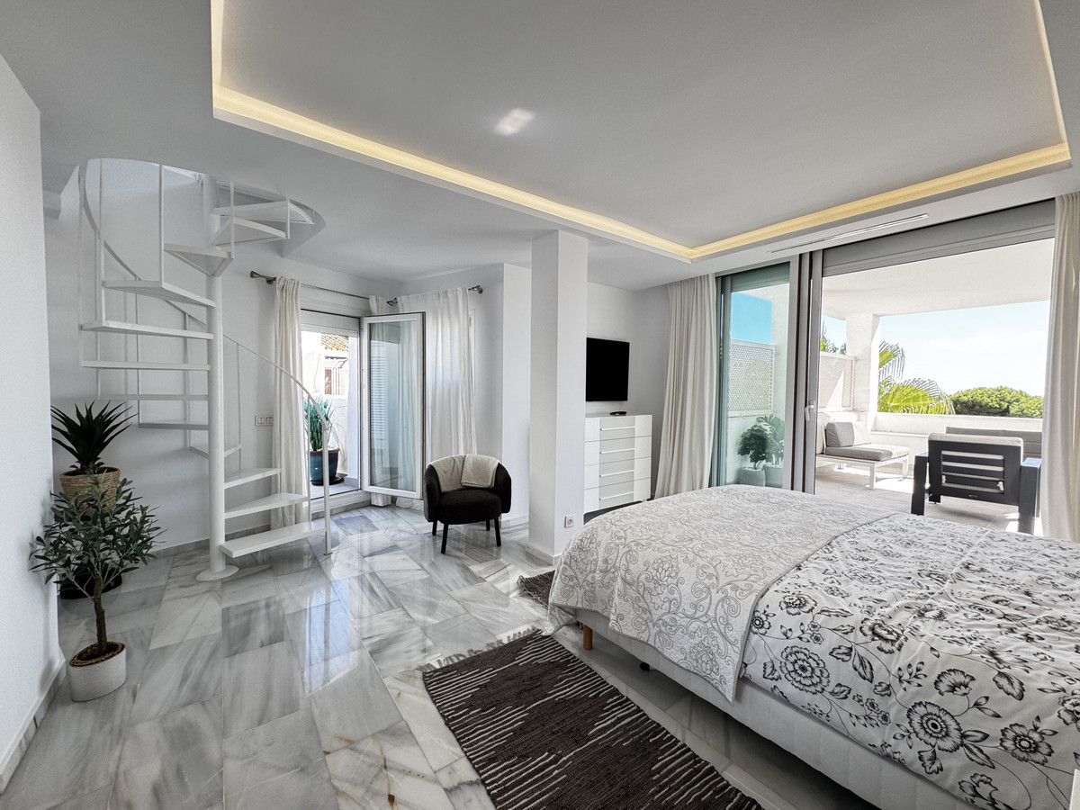 4 Bed Apartment for sale in Puerto Banús Costa Del Sol, Málaga, Spain